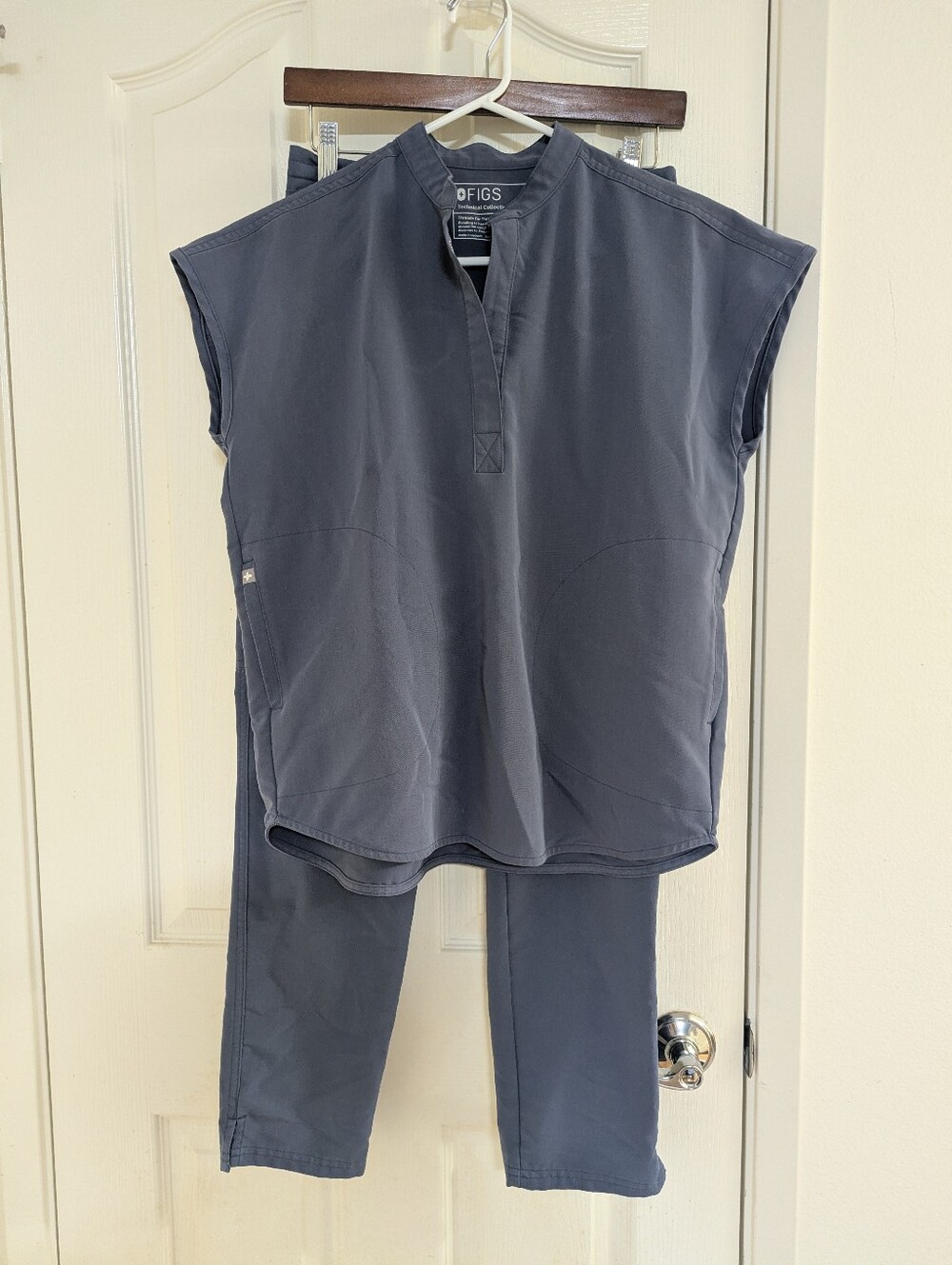 FIGS Technical Collection Scrub Set - Gray